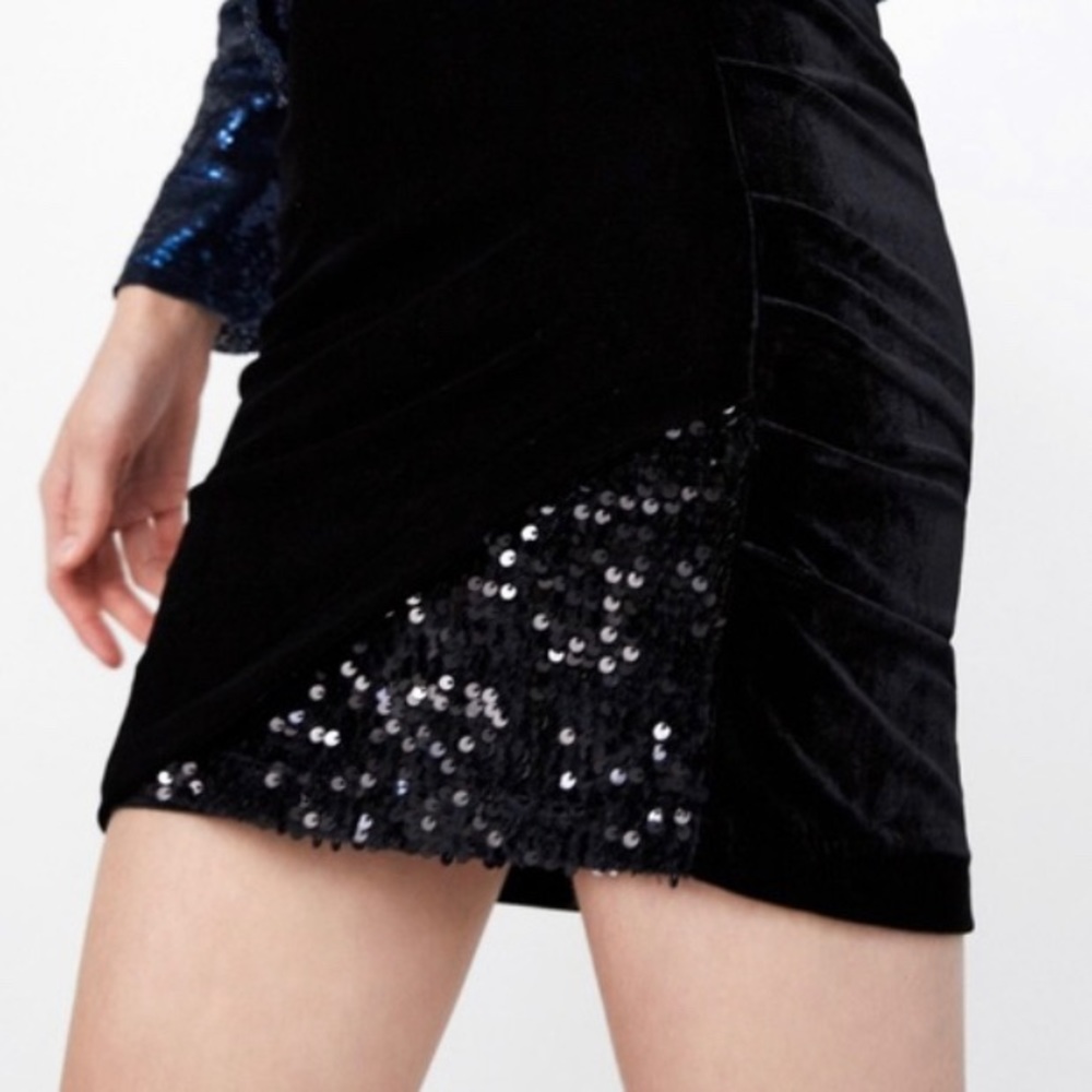 Zara Contrasting Sequin Velvet Mini Skirt